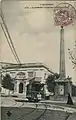 Le système de captage du courant reposait sur une navette circulant à l'intérieur d'un tube de cuivre percé servant de caténaire. C'est ce qui explique la lourdeur du dispositif, bien visible sur cette carte postale.