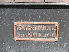 Plaque de constructeur du châssis de la voiture salon.