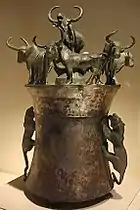 Vase à cauries : tigres et bœufs. Royaume de Dian, Yunnan (IVe – IIe&nbsp;siècle AEC)