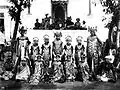 Jeunes danseuses au début du XXe&nbsp;siècle, collection du Tropenmuseum