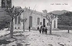 La mairie de Cadolive, début du XXe&nbsp;siècle.