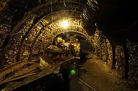 Reconstitution d'une galerie de traçage avec machine de creusement Alpine Miner au musée de la mine.