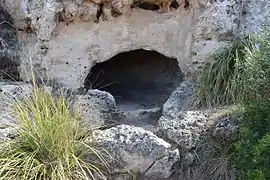 Entrée de la grotte n°12.