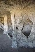Pilastres séparateurs.