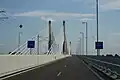 Les haubans du pont et la frontière roumaine.