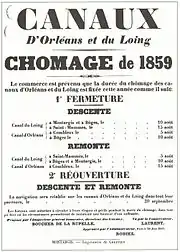 Reproduction noir et blanc d’un avis de chômage du canal d'Orléans de 1859, courant du 5 août au 20 septembre, en raison du manque d'eau. Il est ainsi dit que le canal sera fermé à la descente à partir du 5 août à l’écluse de Combleux et du 10 août à l’écluse de Buges, à la remonte le 15 août à Combleux. Il rouvrira le 20 septembre. Il est toutefois dit en petit en bas de l’affiche que les bateaux peuvent néanmoins circuler, à leurs risques et périls, pendant toute la durée du chômage, dans tous les biefs où les circonstances le permettent.