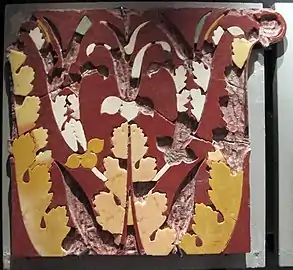 Chapiteau en opus sectile rouge antique, du Lamiani horti.