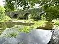 Le Petit Carhaix : le pont du XVIIIe&nbsp;siècle sur l'Hyères (vu du côté amont).