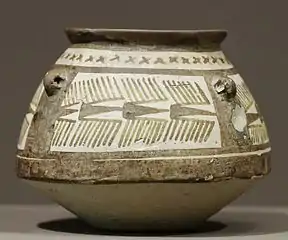 Jarre à carène basse, terre cuite peinte, fin du Ve&nbsp;millénaire&nbsp;av. J.-C., cimetière du tell de l'Acropole à Suse, Musée du Louvre