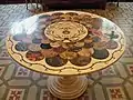 Table en marqueterie de marbre