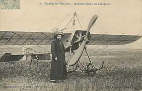 En aéroplane.