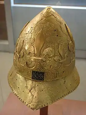 Copie du casque de parade de Charles VI trouvé lors des fouilles.