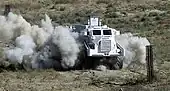 Un Casspir en train de déminer sur la base aérienne de Bagram