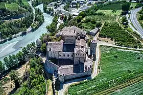 Le Château Sarriod de la Tour.