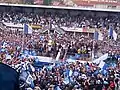 Rory Kockott soulève le Brennus au Stade Pierre-Antoine.