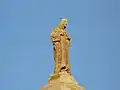 Statue au sommet du clocher.