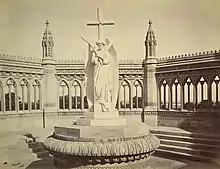 Le mémorial de Bibirarh, sculpture de Mario Marochetti (1860).