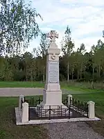 Le monument aux morts devant l'église (oct.&nbsp;2012)