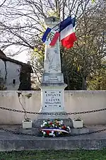 Le monument aux morts, le long de la D123 (nov.&nbsp;2010)