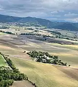 Vue aérienne du château de Genas et de la plaine des Andrans