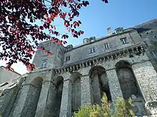 Vue depuis le bas de la falaise de la galerie d'arcade.