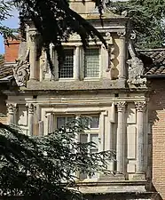 Fenêtres du château de Saint-Jory.