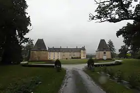 Le château de la Robinais : vue d'ensemble.