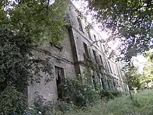 Le château vu de l'étang.