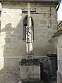 Croix sculptée.