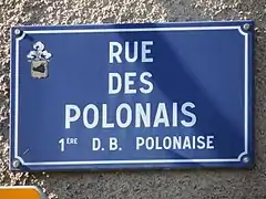 Rue des Polonais, en l'honneur de la 1re&nbsp;DB polonaise.