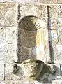 Chapelle Notre-Dame-des-Fleurs : niche extérieure destinée à recevoir une statue.