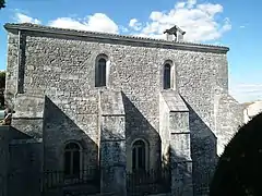 Face au sud et ses deux niveaux.