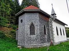 Le chevet de la chapelle Saint-Jean-Baptiste à Plainfaing.