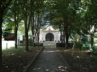 L'allée d'arbres symbolisant la nef manquante lors de "La Ronde des expos".