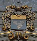 Armes de la famille de Vauzelles sur l'arc séparant chapelle et nef.