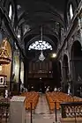 Nef vue du chœur vers l'entrée, en septembre 2016. Les chapelles Sud, à gauche du cliché, sont restaurées, et les chapelles Nord, à droite, restent en attente de restauration.