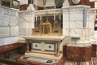 Chapelle saint Joseph, chapelle latérale dans l'église supérieure de la basilique Notre-Dame de la Garde à Marseille.