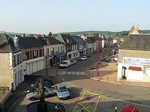 Le boulevard de la République, avec la fontaine de Louis Compain et Jules Flacheboeuf-Compain au premier plan.