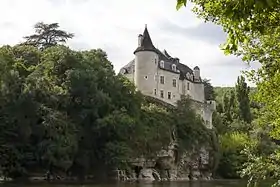 Château de la Treyne au-dessus de la Dordogne.