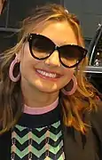 Christine Evangelista interprète Sherry.