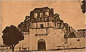 Cour intérieure de la grande église à côté de l'ancien couvent