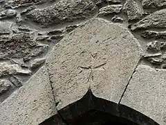 Croix de Malte gravée sur la maison du XVe&nbsp;siècle.