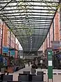 L'allée central entre la double rangée des pavillons de la cité internationale, en 2017.