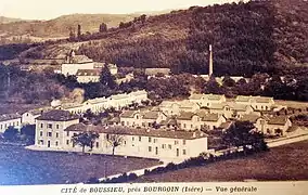 Cité ouvrière à  Boussieu