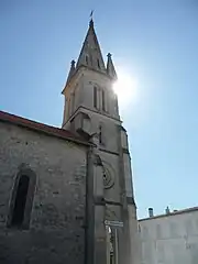 Clocher à flèche de pierreLes Mathes.