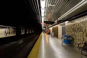Image illustrative de l’article College (métro de Toronto)