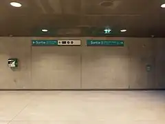 Signalétique directionnelle des accès à la station.