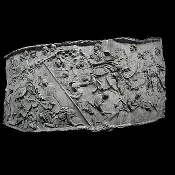 Arrivée en renforts des prétoriens et de Trajan.