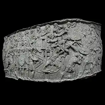 Combats sur les fortifications.