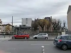 Le commissariat de police.